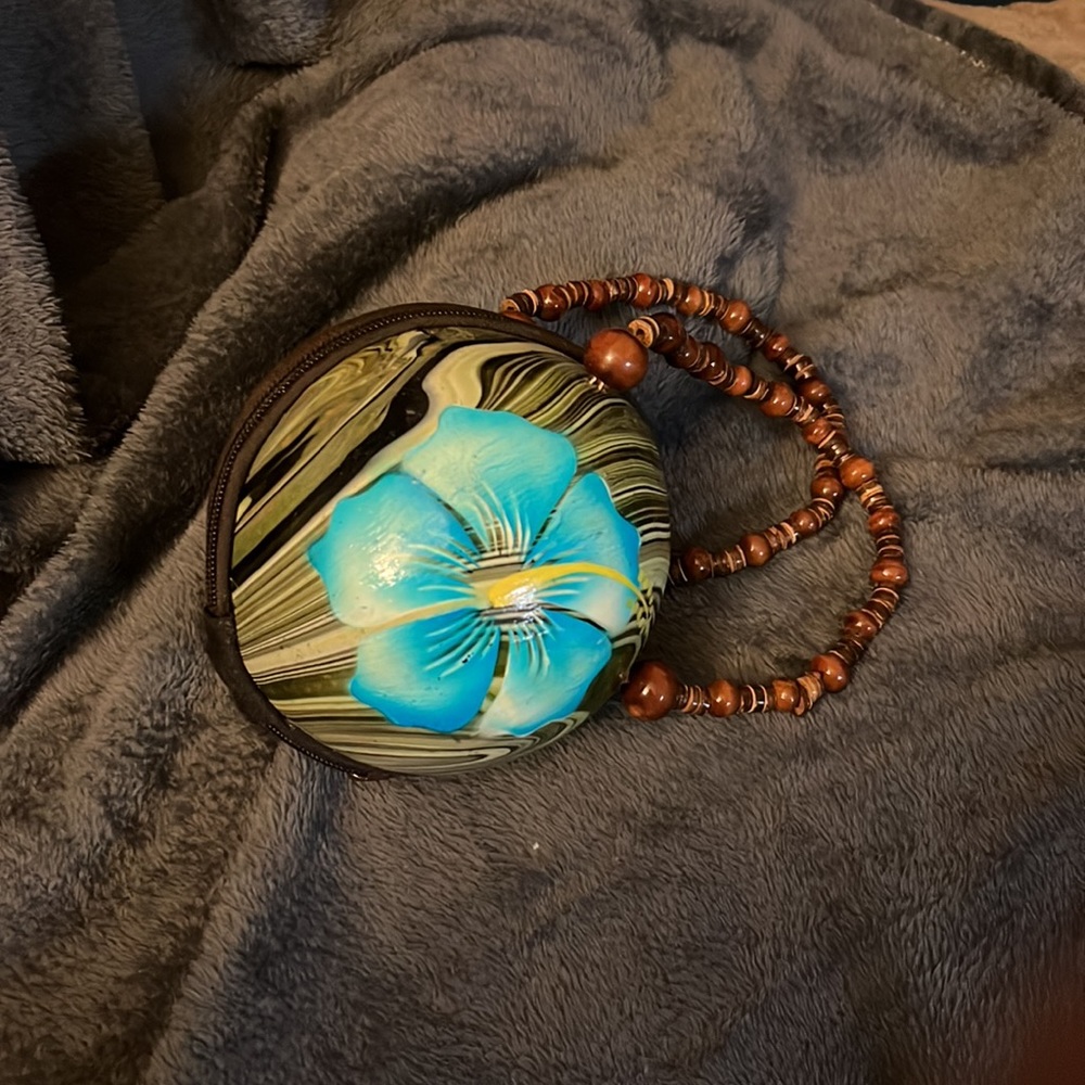 Hand painted coconut purse with zipper NWOT